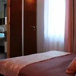 Koralia I Basen Z Podgrzewana Woda Apartment