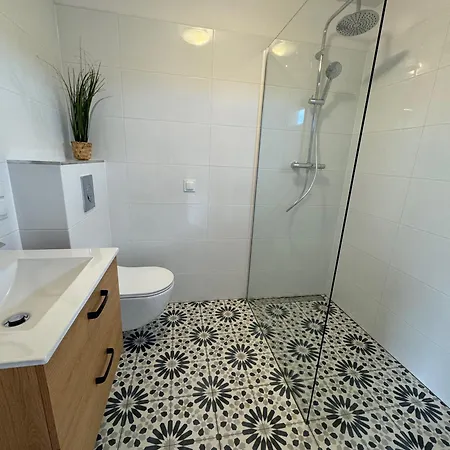 Koralia I Basen Z Podgrzewana Woda * Sarbinowo