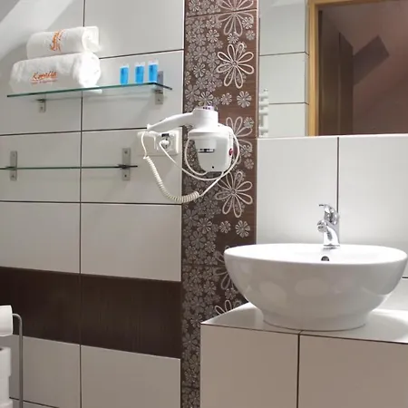 Koralia I Basen Z Podgrzewana Woda *